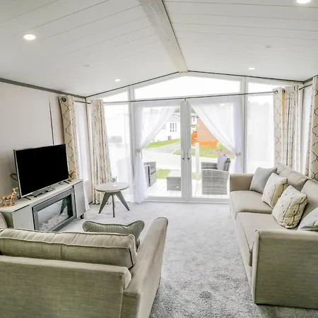 Number 9 The Willows * Scarborough